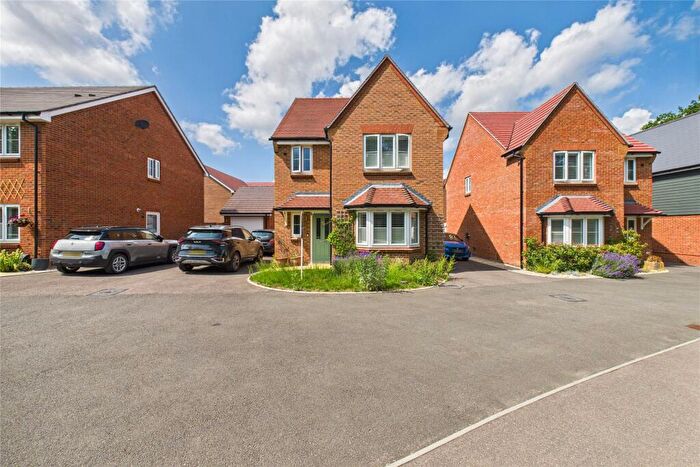 3 Bedroom Detached House For Sale In Little Hannocks Close, Ash, Aldershot, Surrey, GU12
