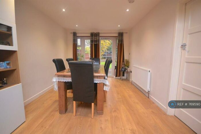 3 Bedroom Terraced House To Rent In Finch Road, Earley, Reading, RG6