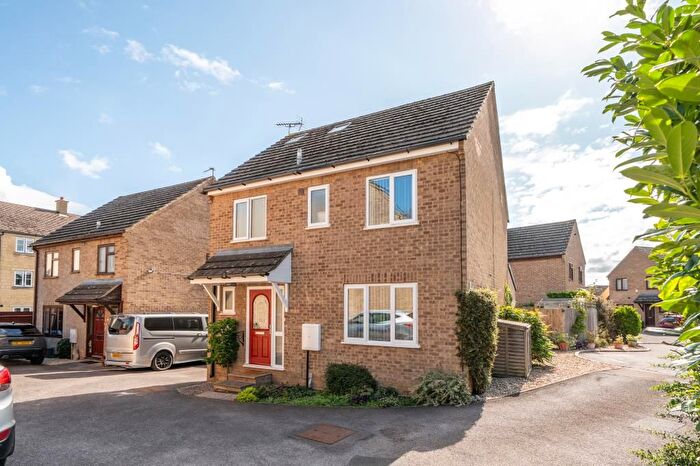 4 Bedroom Link Detached House For Sale In Dark Lane, Witney, OX28