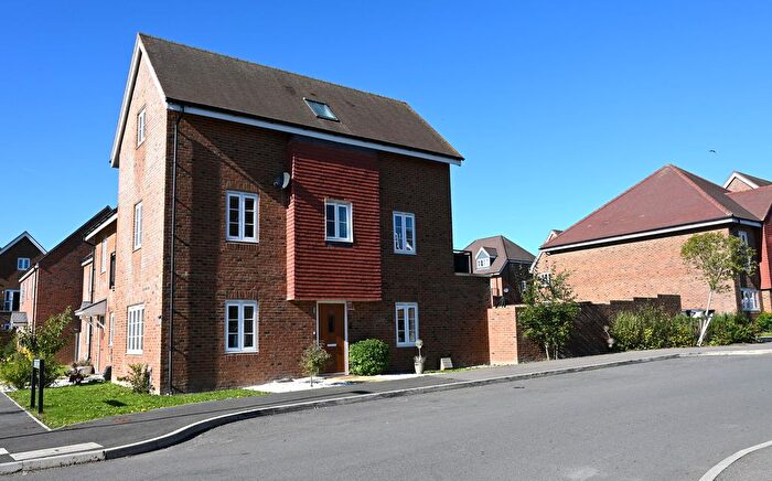 4 Bedroom Semi Detached House For Sale In Beatrice Square, Tadworth, KT20
