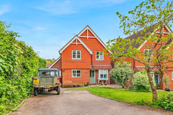 4 Bedroom Detached House To Rent In Hill Farm Close, Haslemere, GU27