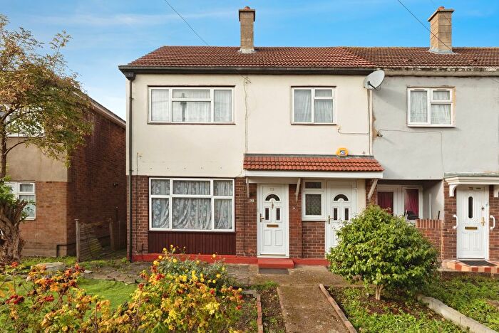 3 Bedroom End Of Terrace House For Sale In Crouch Avenue, Barking, Essex, IG11