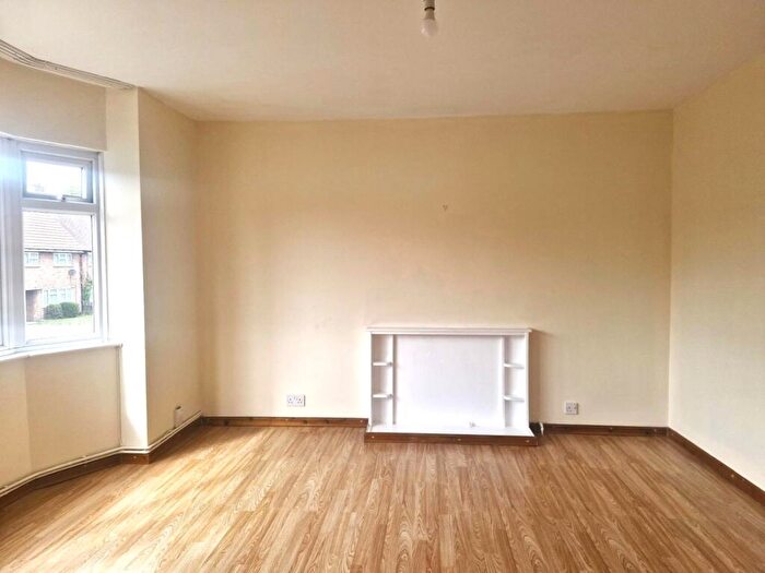 2 Bedroom Flat To Rent In Masons Road, EN1