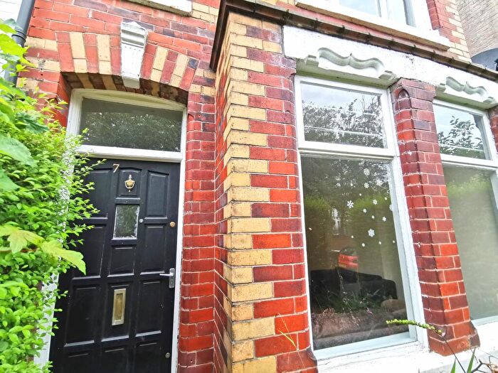 4 Bedroom Semi-Detached House To Rent In Victoria Road, Whalley Range, M16