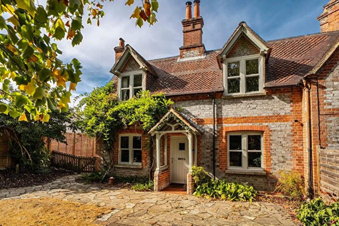 4 Bedroom Semi Detached House For Sale In Kiln Corner Cottages, Upper Basildon, RG8