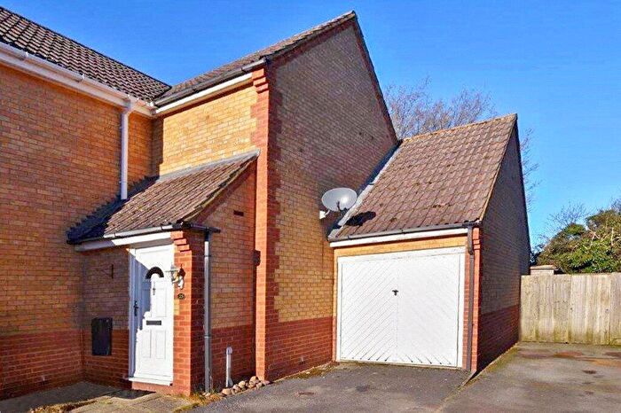 3 Bedroom Semi Detached House To Rent In Evenlode Drive, Didcot, Oxfordshire, OX11
