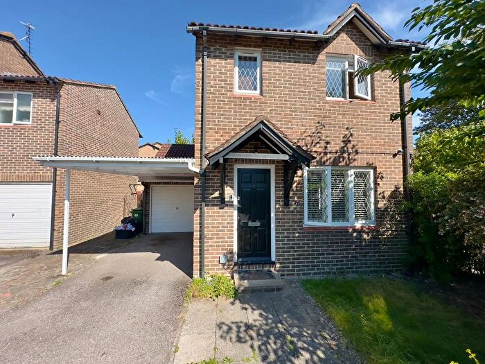 3 Bedroom Detached House To Rent In Stewart Close, Hampton, TW12