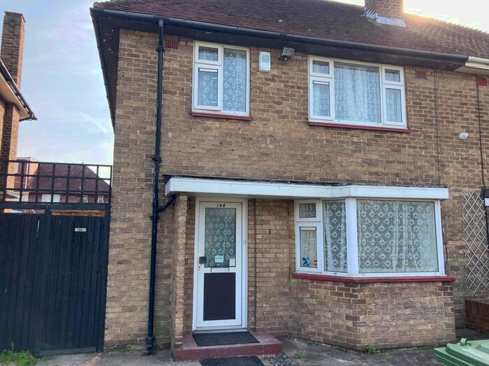 3 Bedroom Semi-Detached House To Rent In Oaks Lane, Newbury Park, IG2