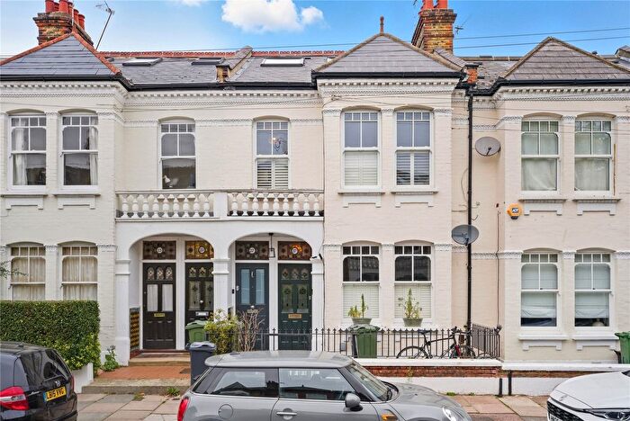 2 Bedroom Maisonette To Rent In Hambalt Road, SW4