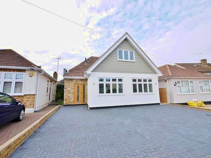 4 Bedroom Detached House To Rent In The Grove, Brentwood, Essex, CM14