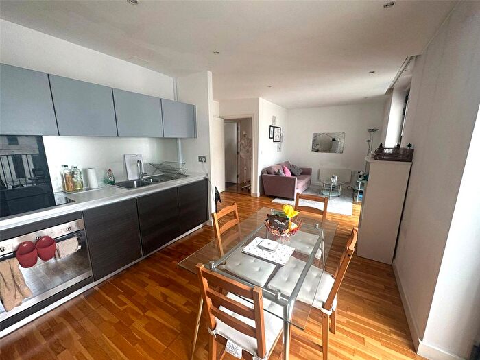 2 Bedroom Flat To Rent In Piccadilly Place, Manchester, Greater Manchester, M1