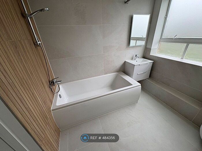 2 Bedroom Flat To Rent In Station Road, London, NW4