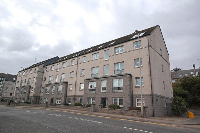 2 Bedroom Flat To Rent In South College Street, Aberdeen, AB11