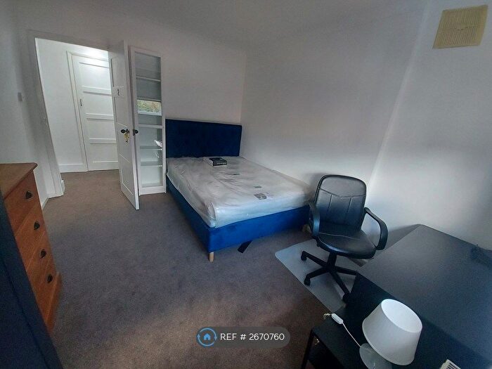 3 Bedroom Flat To Rent In Earlham West Centre, Norwich, NR5