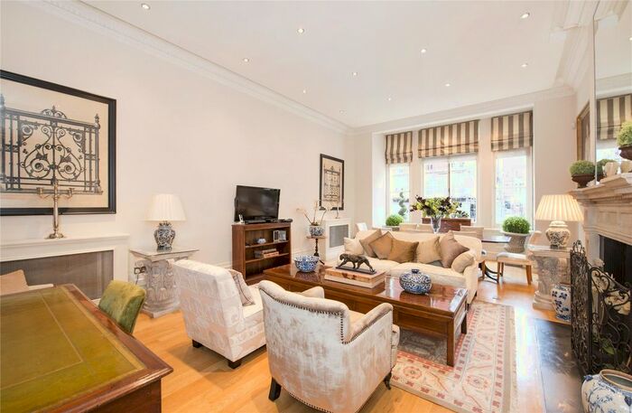 3 Bedroom Flat To Rent In Cadogan Square, London, SW1X