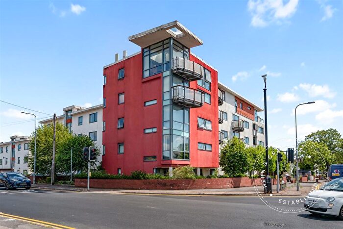 2 Bedroom Flat For Sale In Pantbach Road, Rhiwbina, Cardiff, CF14