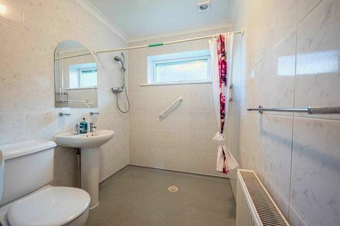 3 Bedroom Detached Bungalow For Sale In John Murray Court, Motherwell, ML1