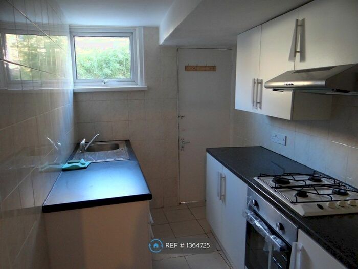 2 Bedroom Flat To Rent In Gilbey Road, London, SW17