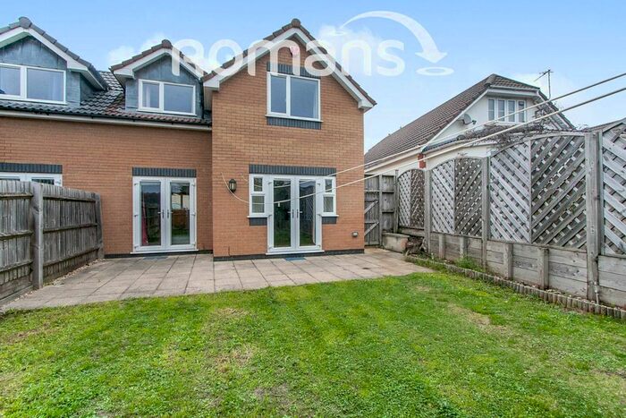 3 Bedroom Semi-Detached House To Rent In Hillcrest Close, Bristol, BS13