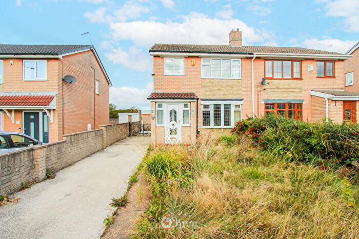 3 Bedroom Semi-Detached House For Sale In Hillside Drive, Edlington, Doncaster, DN12