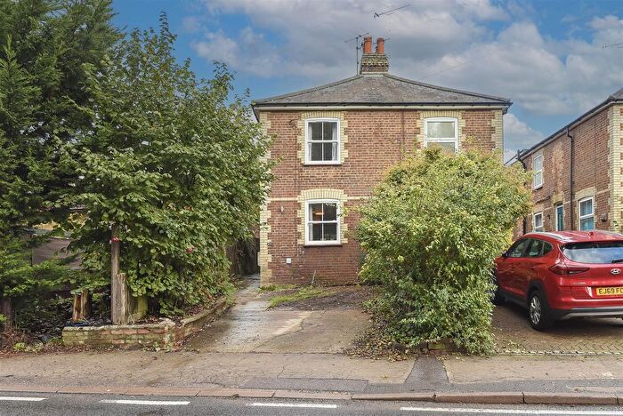 2 Bedroom Semi-Detached House For Sale In Lower Luton Road, Harpenden, AL5