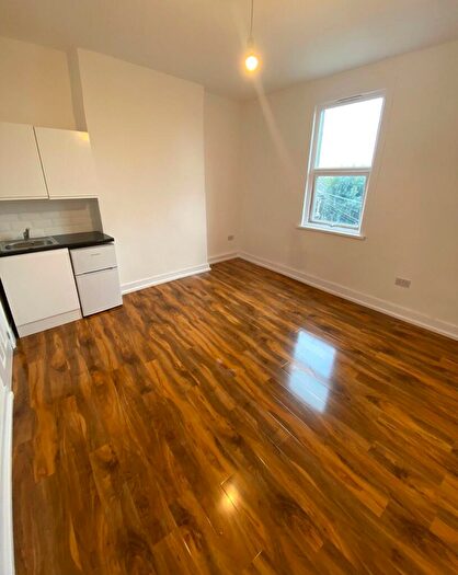 Studio To Rent In Room Hoe Street, E17