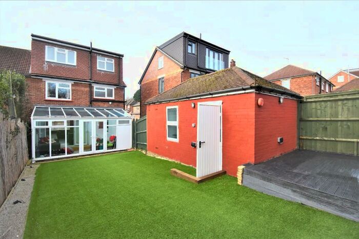 5 Bedroom Semi-Detached House To Rent In Elmbank Avenue, Barnet, North London, EN5