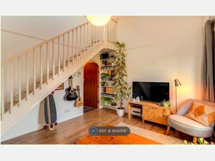 1 Bedroom Flat To Rent In Hodgson Gardens, Guildford, GU4