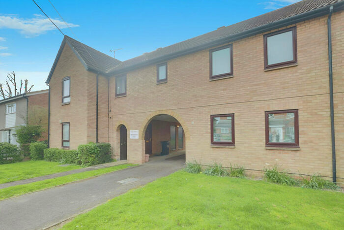 1 Bedroom Flat To Rent In Moreland Road, Wickford, SS11