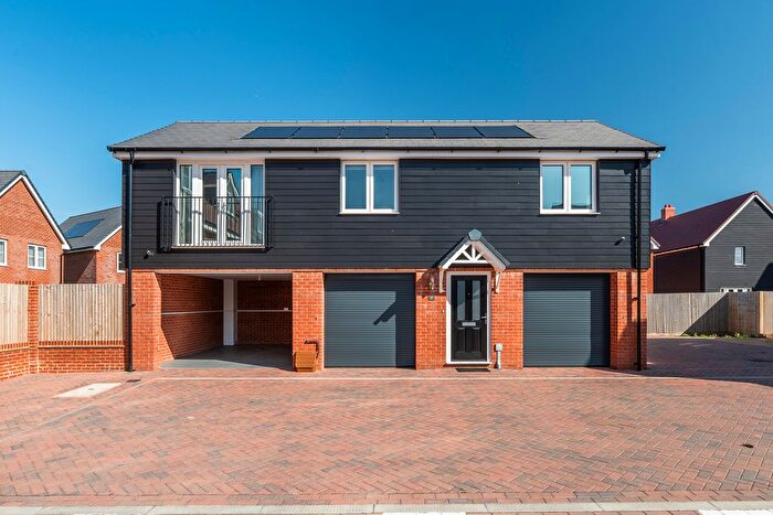 2 Bedroom Mews For Sale In Lizard Close, Warsash, SO31