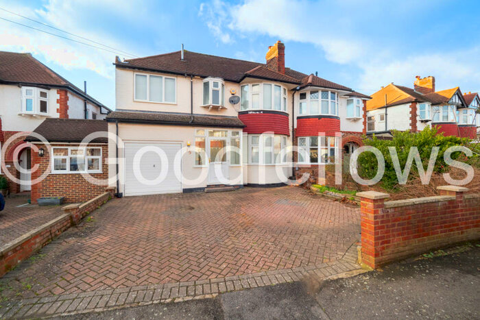 4 Bedroom Semi-Detached House To Rent In Dundela Gardens, Worcester Park, KT4