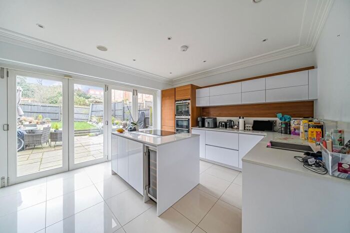 4 Bedroom End Terrace House For Sale In Ashridge Close, Finchley, N3