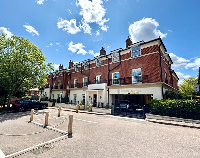 1 Bedroom Apartment For Sale In Fleur De Lis, Dairy Walk, Hartley Wintney, RG27