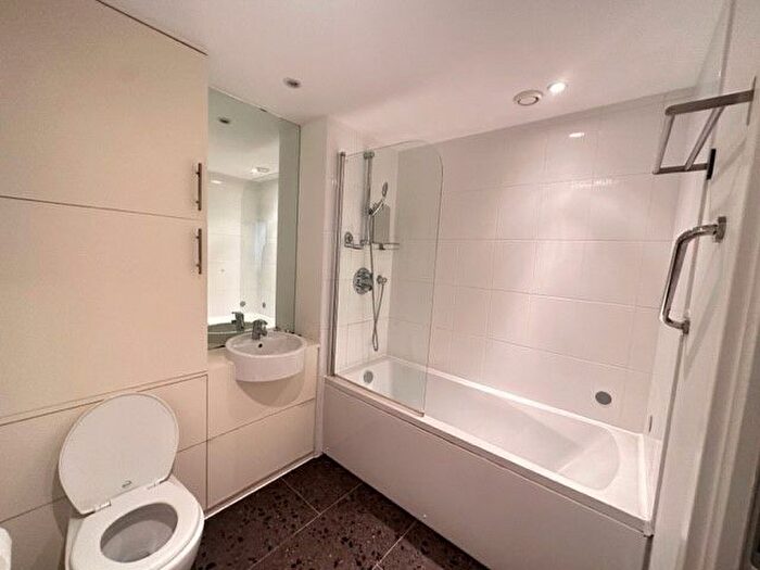 2 Bedroom Flat For Sale In Church Street East, Horsell, Woking, GU21