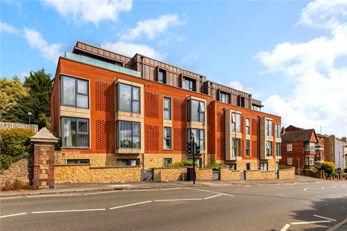 2 Bedroom Apartment For Sale In Denzil Road, Guildford, Surrey, GU2