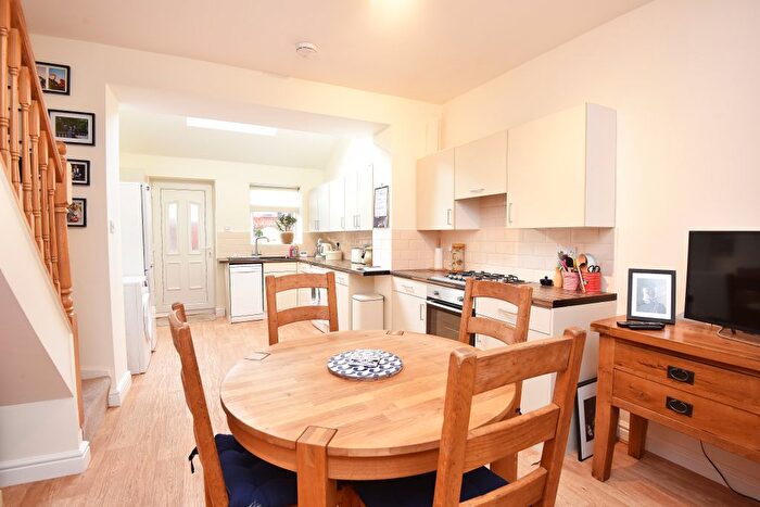 2 Bedroom Terraced House For Sale In Hookstone Avenue, Harrogate, HG2
