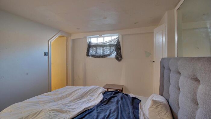 2 Bedroom Flat For Sale In The Broadway, Maidstone, ME16