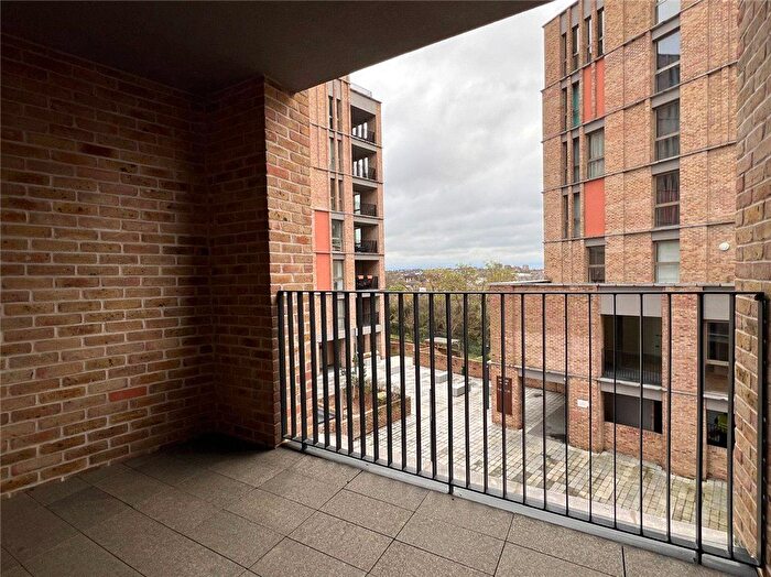 3 Bedroom Flat To Rent In Oberman Road, Dollis Hill, NW10