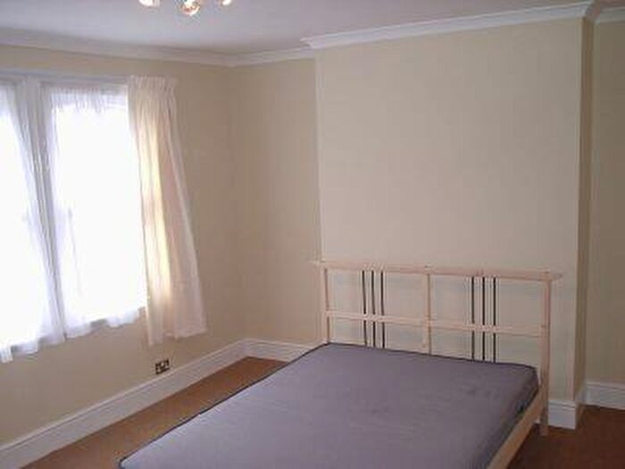 2 Bedroom Flat To Rent In Elliots Row, London, SE11