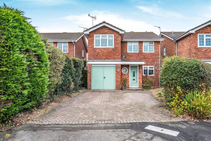 4 Bedroom Detached House For Sale In Cherry Avenue, Yapton, BN18