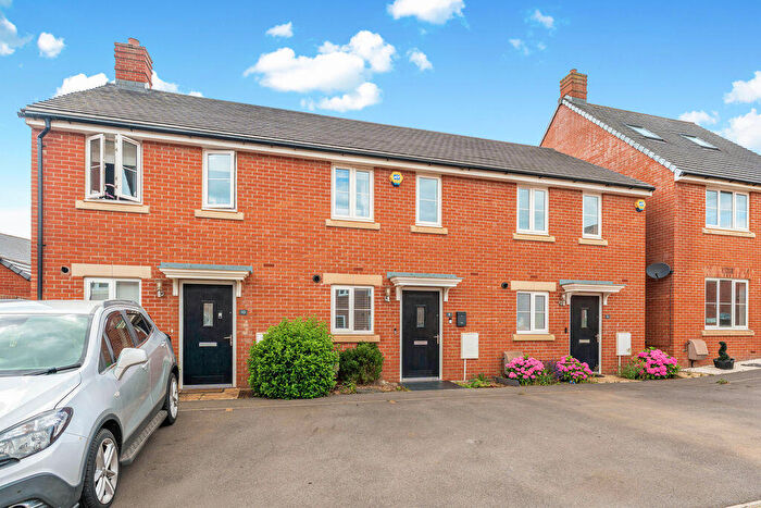 2 Bedroom Terraced House For Sale In Digwood Road, Banbury, OX16