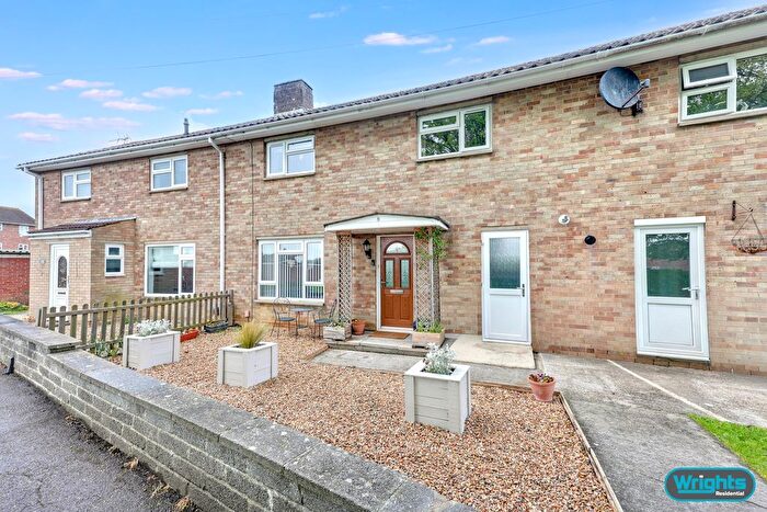 3 Bedroom Terraced House For Sale In Chestnut Grove, Trowbridge, BA14