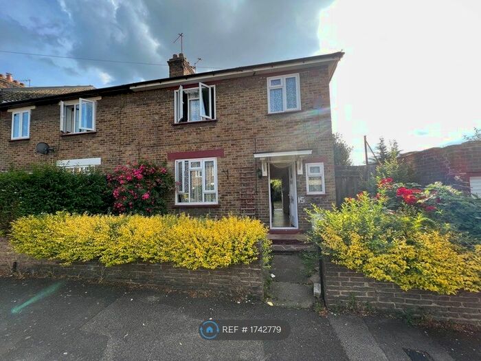 3 Bedroom End Of Terrace House To Rent In Holmes Avenue, London, E17