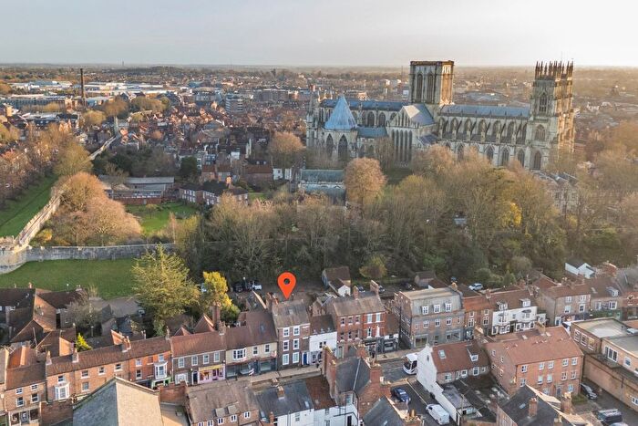 2 Bedroom Flat For Sale In Gillygate, York, North Yorkshire, YO31
