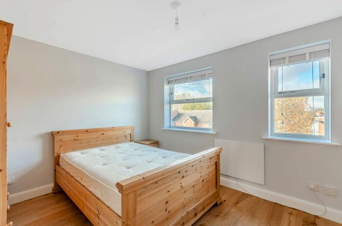 1 Bedroom Flat To Rent In Henry Doulton Drive, Tooting Bec, London, SW17