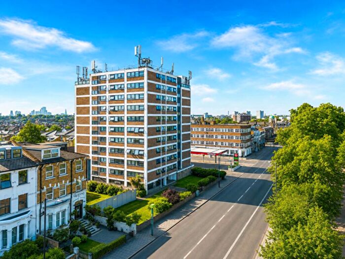 1 Bedroom Apartment To Rent In Park House, Seven Sisters Road, Finsbury Park, N4