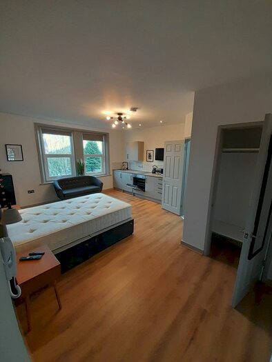 Studio To Rent In Shrewsbury Road, Prenton, CH43