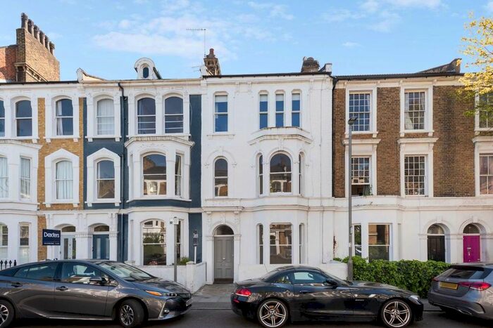 2 Bedroom Flat To Rent In Disraeli Road, London, SW15