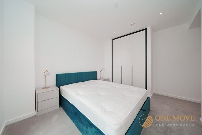 2 Bedroom Apartment To Rent In Jacquard Point, The Silk District, E1