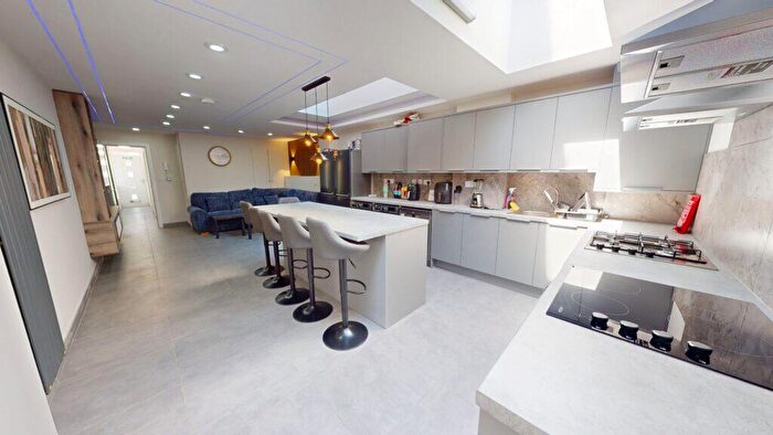 6 Bedroom House To Rent In Teignmouth Road, Selly Oak, Birmingham, B29